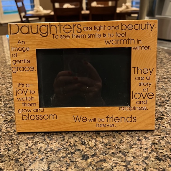 An array of children’s frames for pictures. 2x3, 3x5, 3.5x5.5. Good condition. - Picture 7 of 8